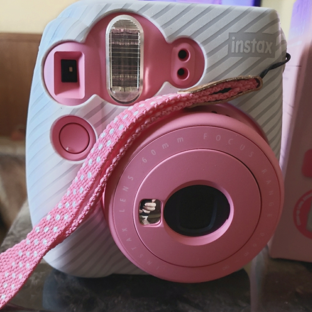 Polaroid Instax pink mini 9 camera
